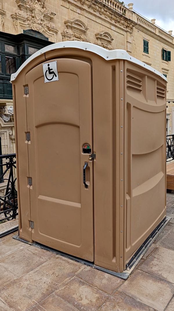 Luxury restroom trailer rental with flushing toilets and sinks in Portland and the Pacific Northwest